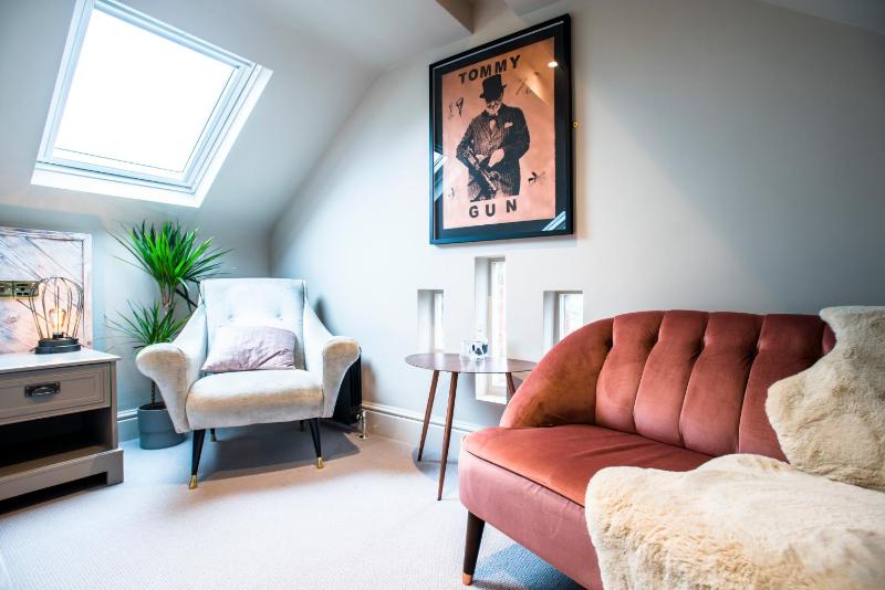 Superior King Room image 2