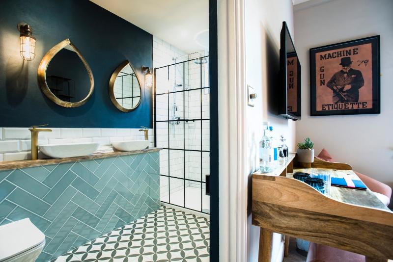 Superior Double or Twin Room image 3