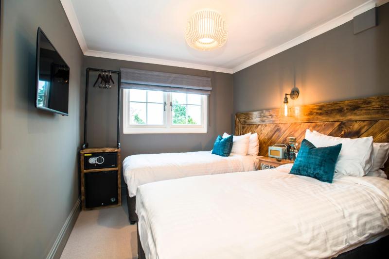 Small Double or Twin Room image 4