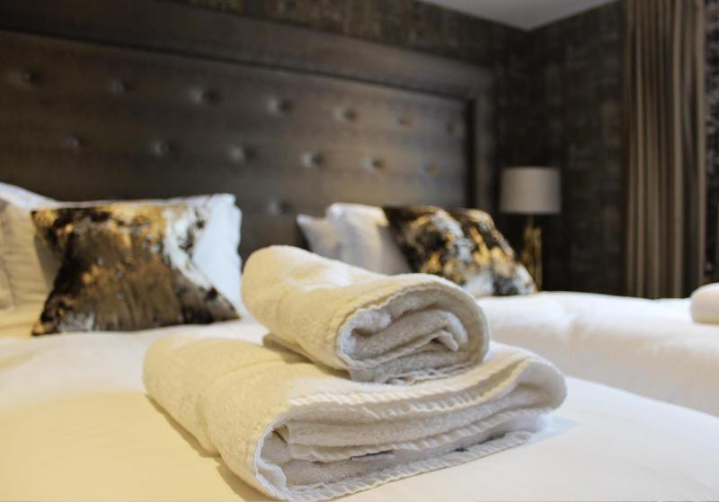 Deluxe King Room image 3