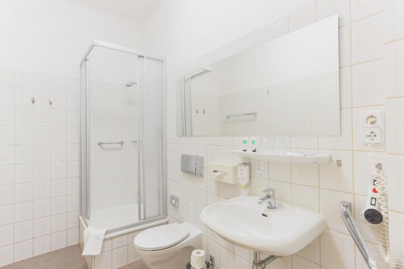 Single Room image 3