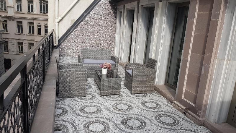 Suite with Balcony image 3