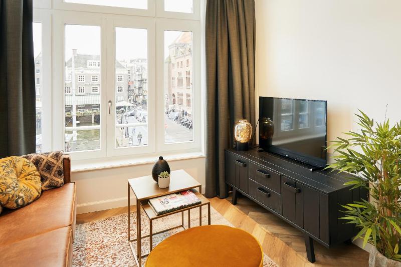 Damrak Short Stay Amsterdam - image 14