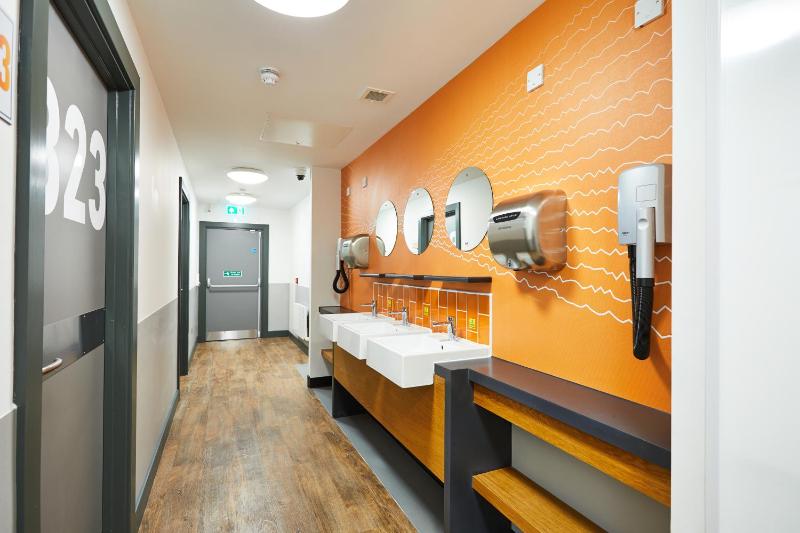 6 Bed Dorm image 4