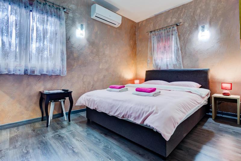 Standard King Room image 1