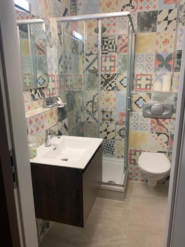 Standard Twin Room image 4