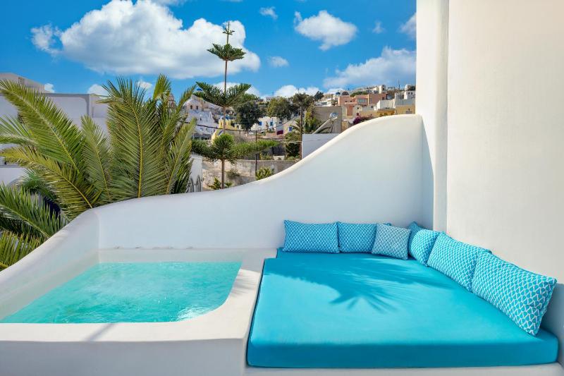 Deluxe Suite with Outdoor Hot Tub and Sea View image 2
