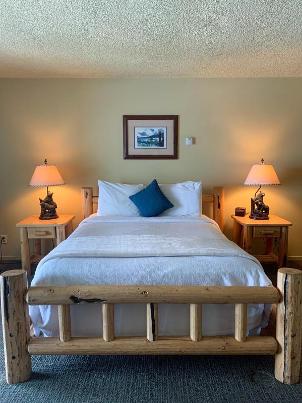 Queen Room image 2