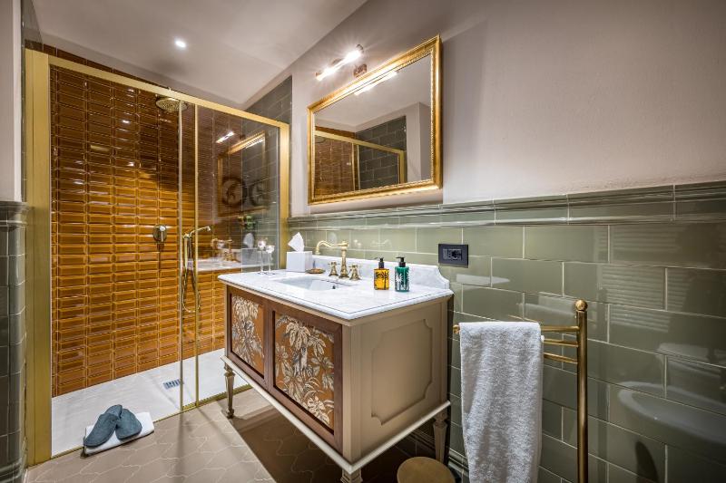 Presidential Suite image 2