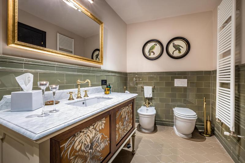 Presidential Suite image 3