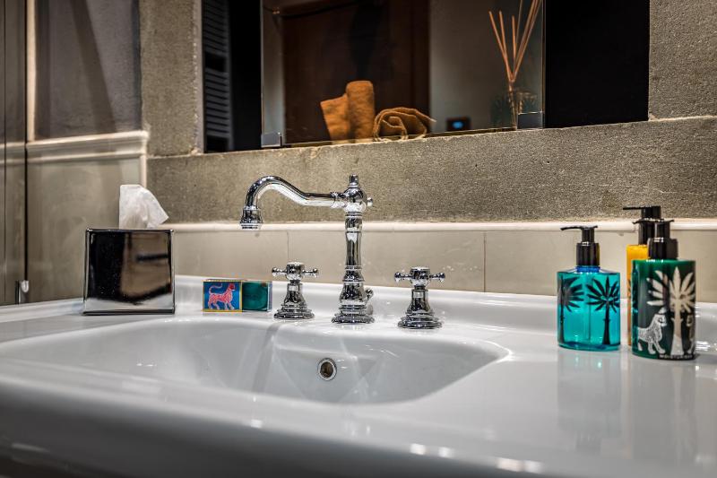 Executive Suite image 3