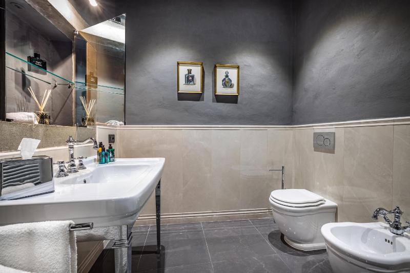 Executive Suite image 2