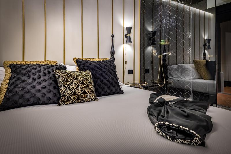 Deluxe Suite image 2