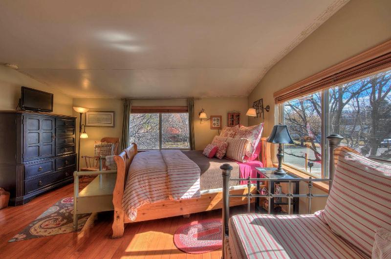 Cali Cochitta Vacation Rentals - image 37
