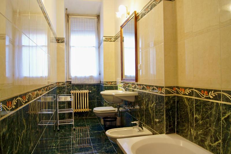 Two-Bedroom Apartment with Terrace - 11 Via Fossombroni image 2