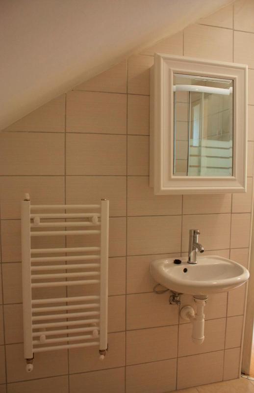 Twin Room with Private Bathroom image 2