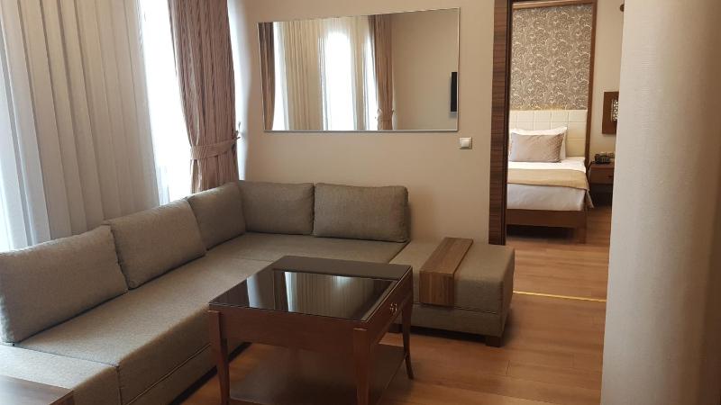 Suite with Balcony image 4