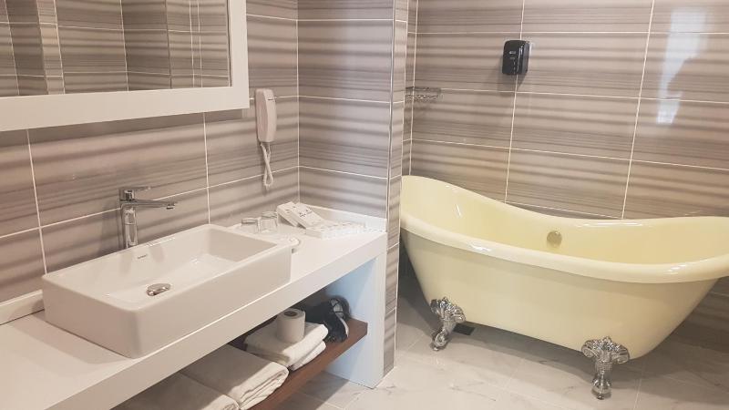 Suite with Balcony image 3