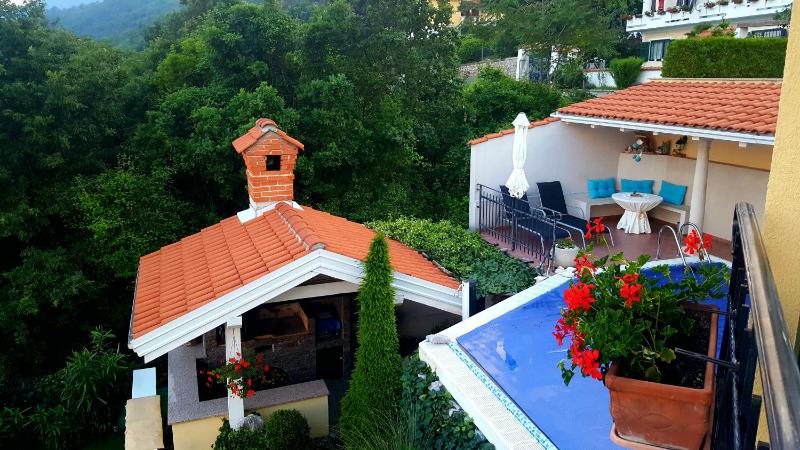 One-Bedroom Apartment with Terrace (3 Adults) image 3