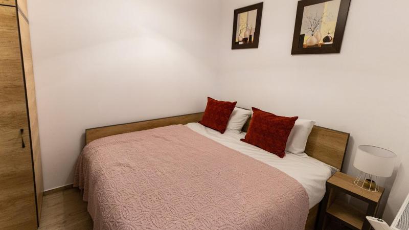 One-Bedroom Apartment image 2