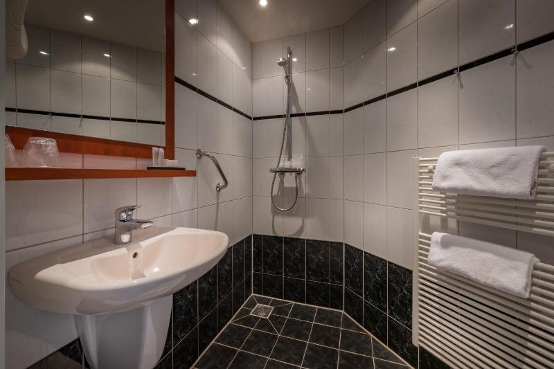 Budget Double Room image 2