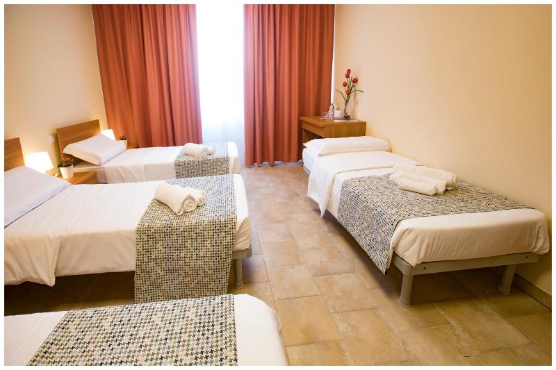 Quadruple Room image 4