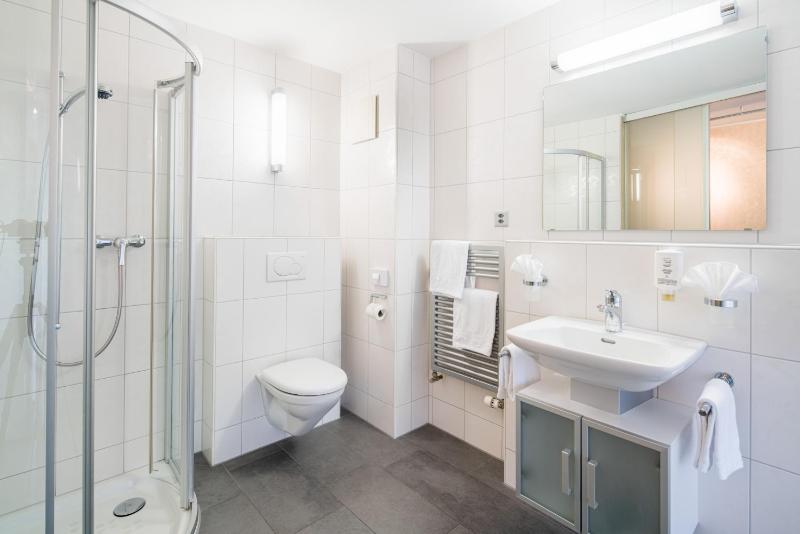 Superior Double Room with Balcony image 3