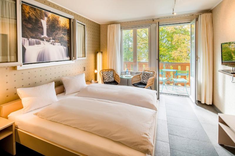 Superior Double Room with Balcony image 1