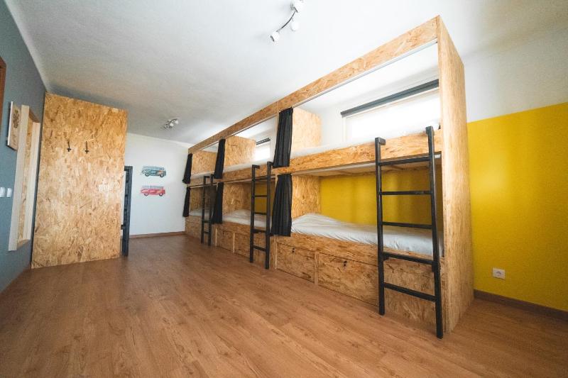 Bed in 6-Bed Dormitory Room image 1