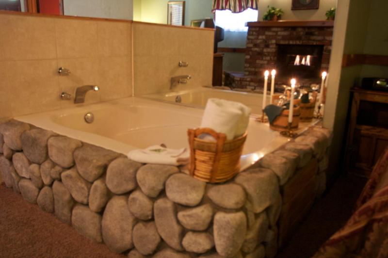 King Studio with Spa Bath image 3
