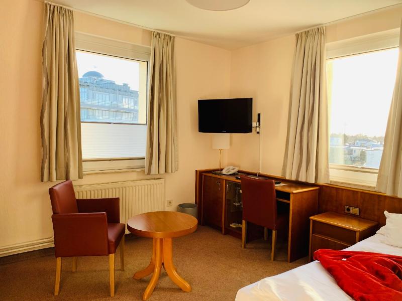 Single Room image 4