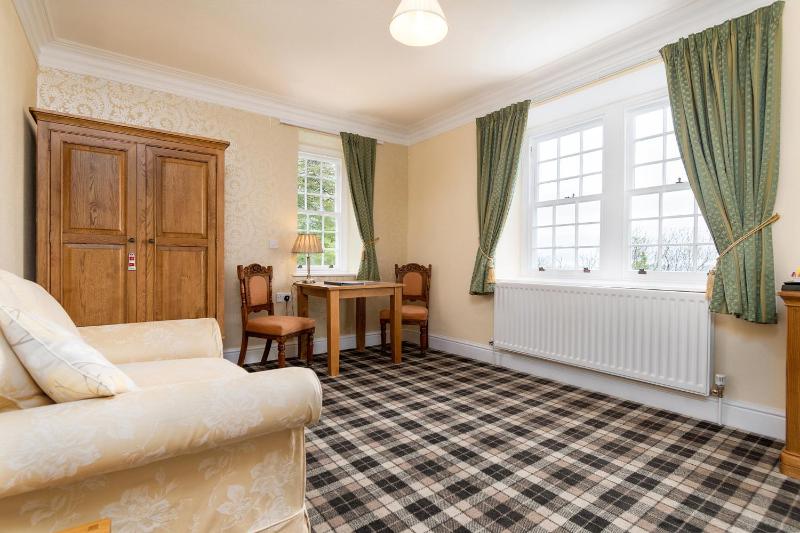 Deluxe Suite with Sea View image 2