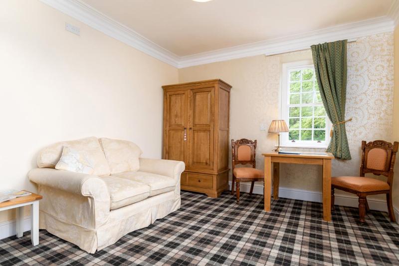 Deluxe Suite with Sea View image 3