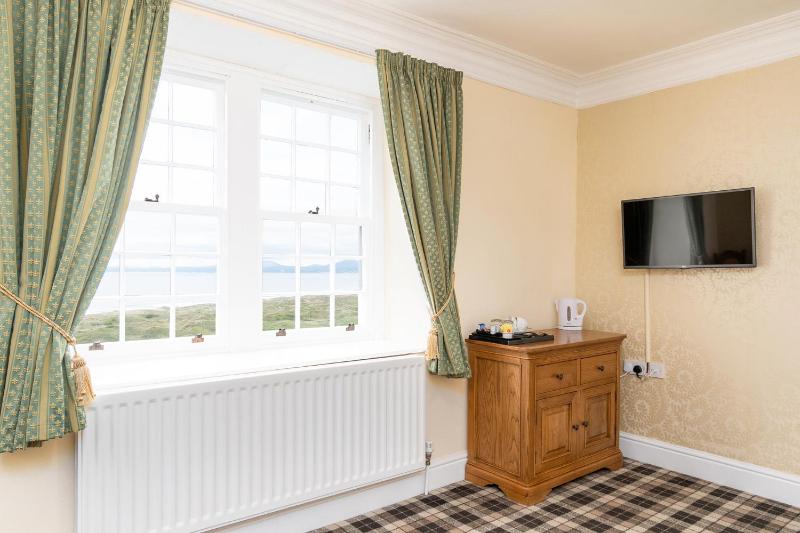 Deluxe Suite with Sea View image 4