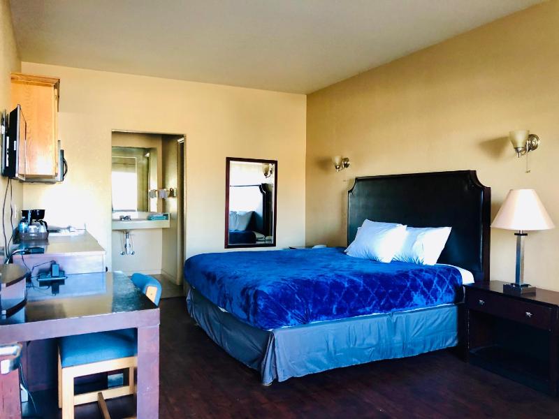 Superior King Room image 4