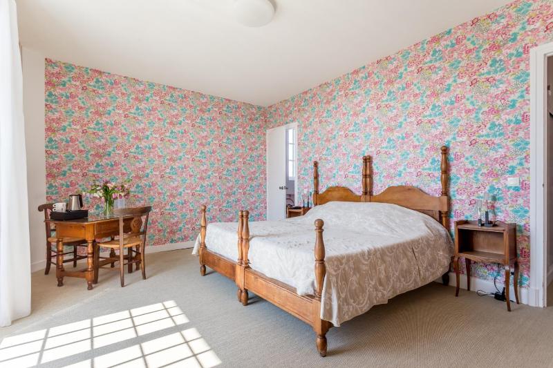 Deluxe Family Suite image 3
