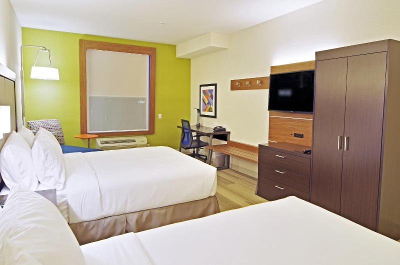Standard Room with Two Queen Beds image 3