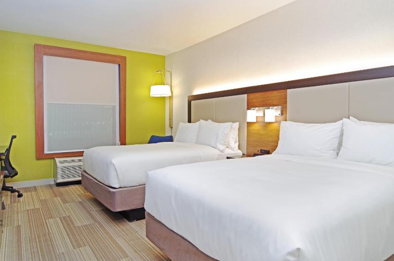 Standard Room with Two Queen Beds image 2