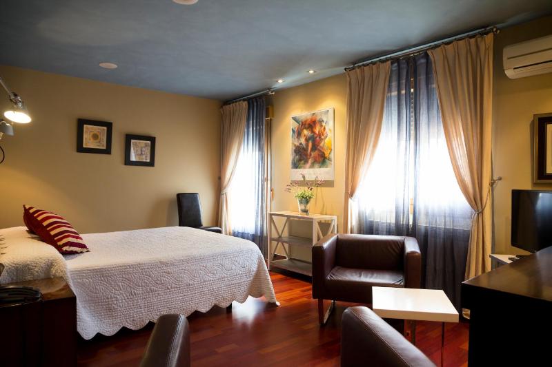 Double or Twin Room image 3
