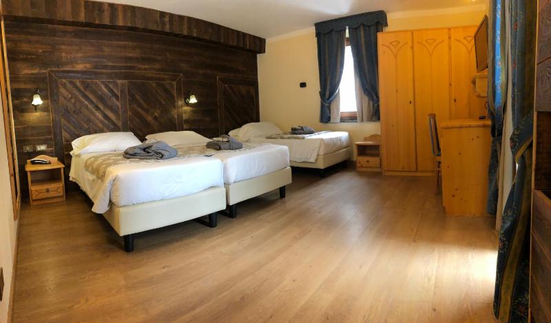 Superior Triple Room image 4
