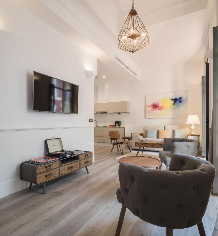 Puerta Catedral Holiday Suites - image 3