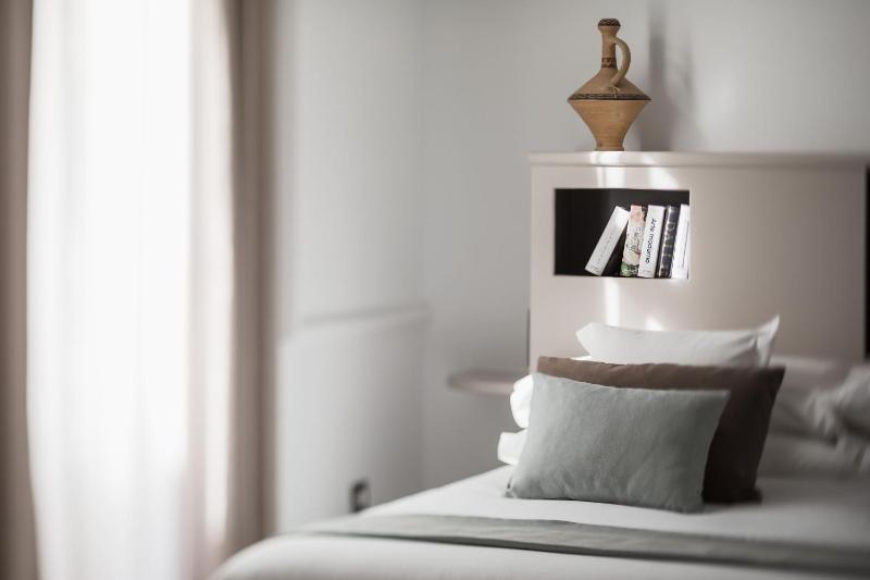 Puerta Catedral Holiday Suites - image 12
