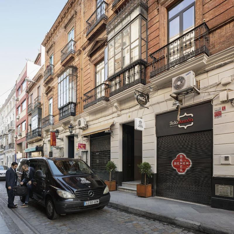 Puerta Catedral Holiday Suites - image 15