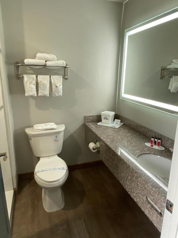 Days Inn by Wyndham Rockport Texas - image 5