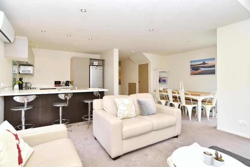 Next to Hagley Park - 7 Night special deals - image 21