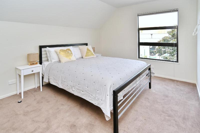 Next to Hagley Park - 7 Night special deals - Bookahome - image 4