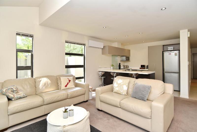 Next to Hagley Park - 7 Night special deals - Bookahome - image 3