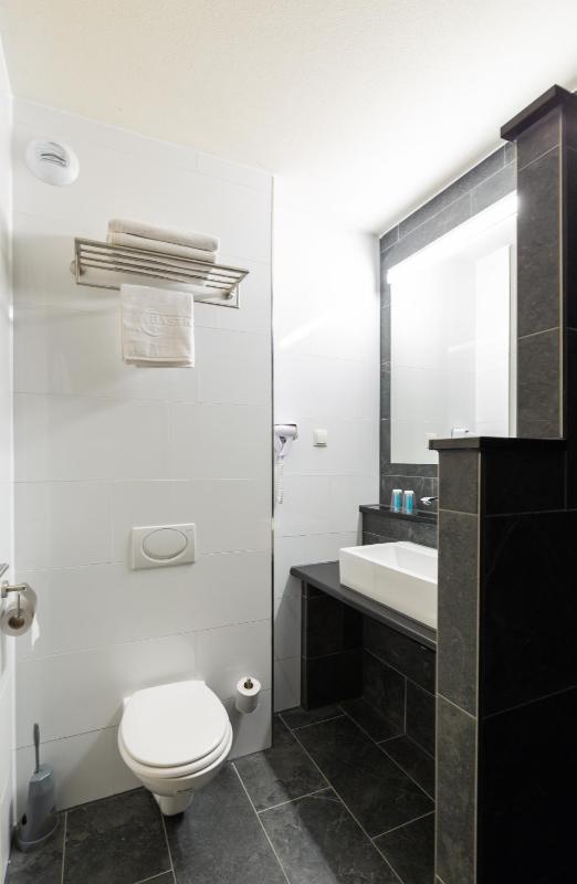 Deluxe King Room image 3