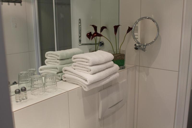 Superior Double Room with Balcony image 2