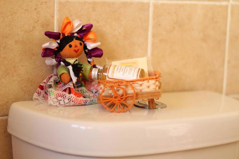 Cancun Guest House 3 near Ado bus terminal and 25 min from-to airport by shuttle - image 12